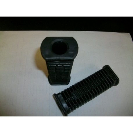 COPPIA GOMME POGGIAPIEDI CICLOMOTORI DIAMETRO INTERNO 16MM